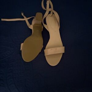 Bandolino Cream Heeled Sandals